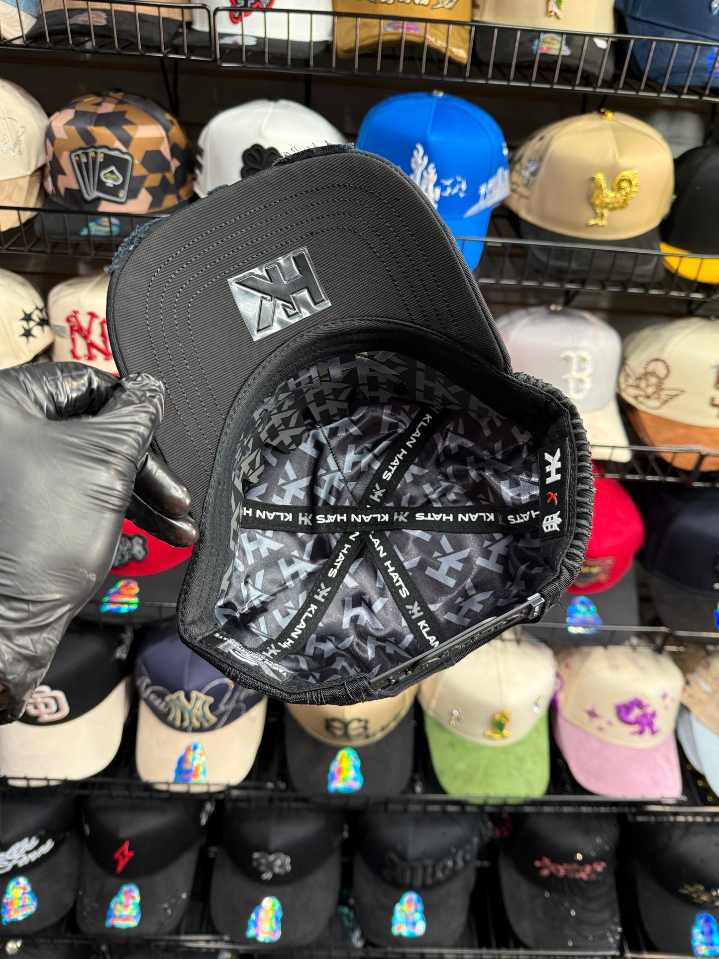 LA total black cap