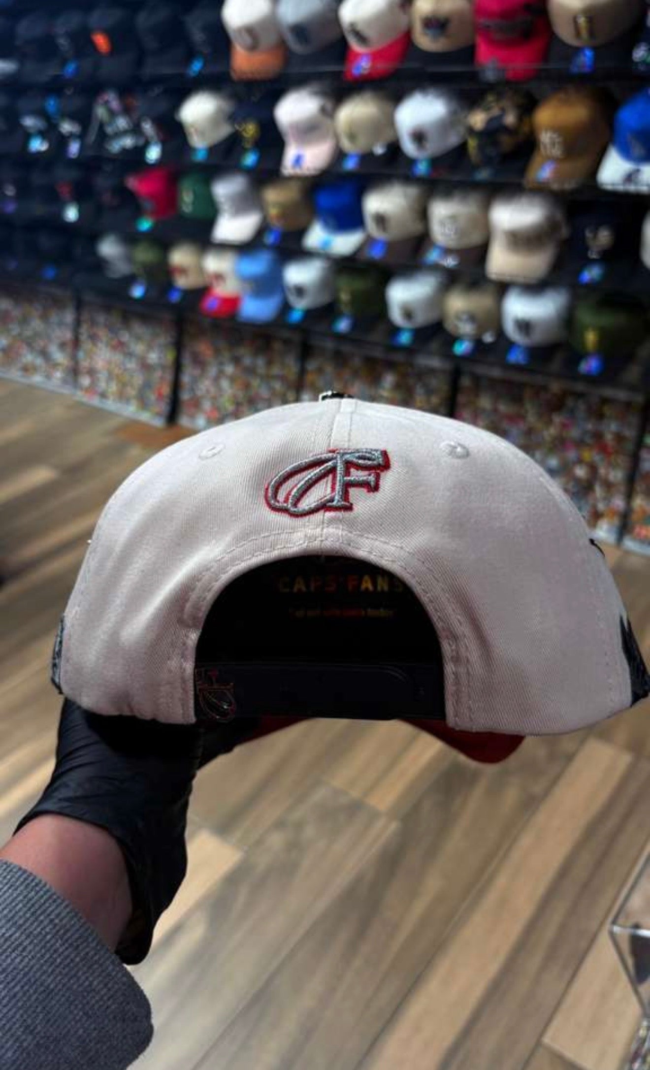NY White Red Hat
