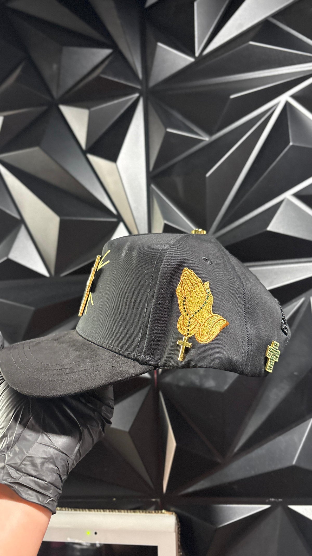 San Judas negro dorado cap 🧢