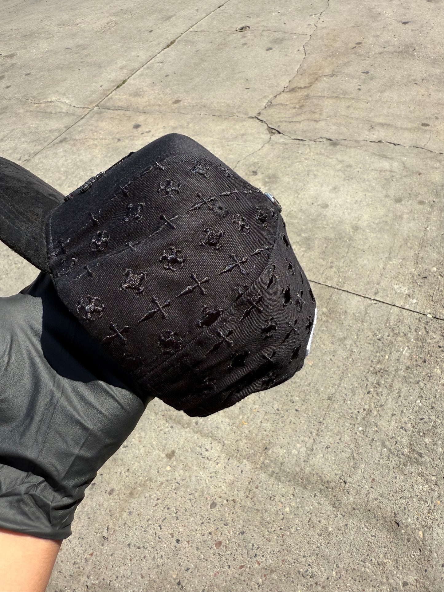 LA Total Black Cap