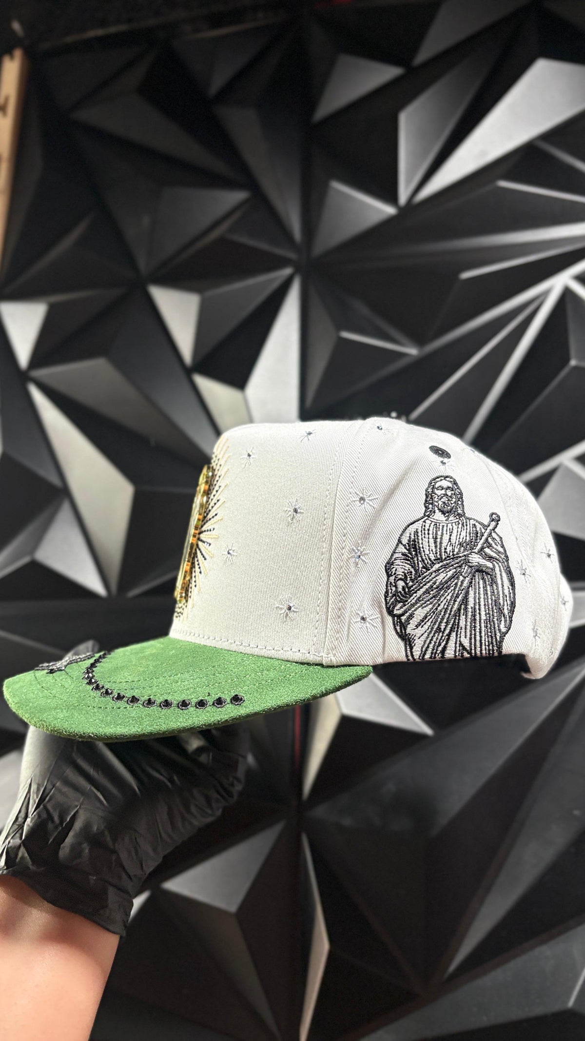 San Judas verde-blanco