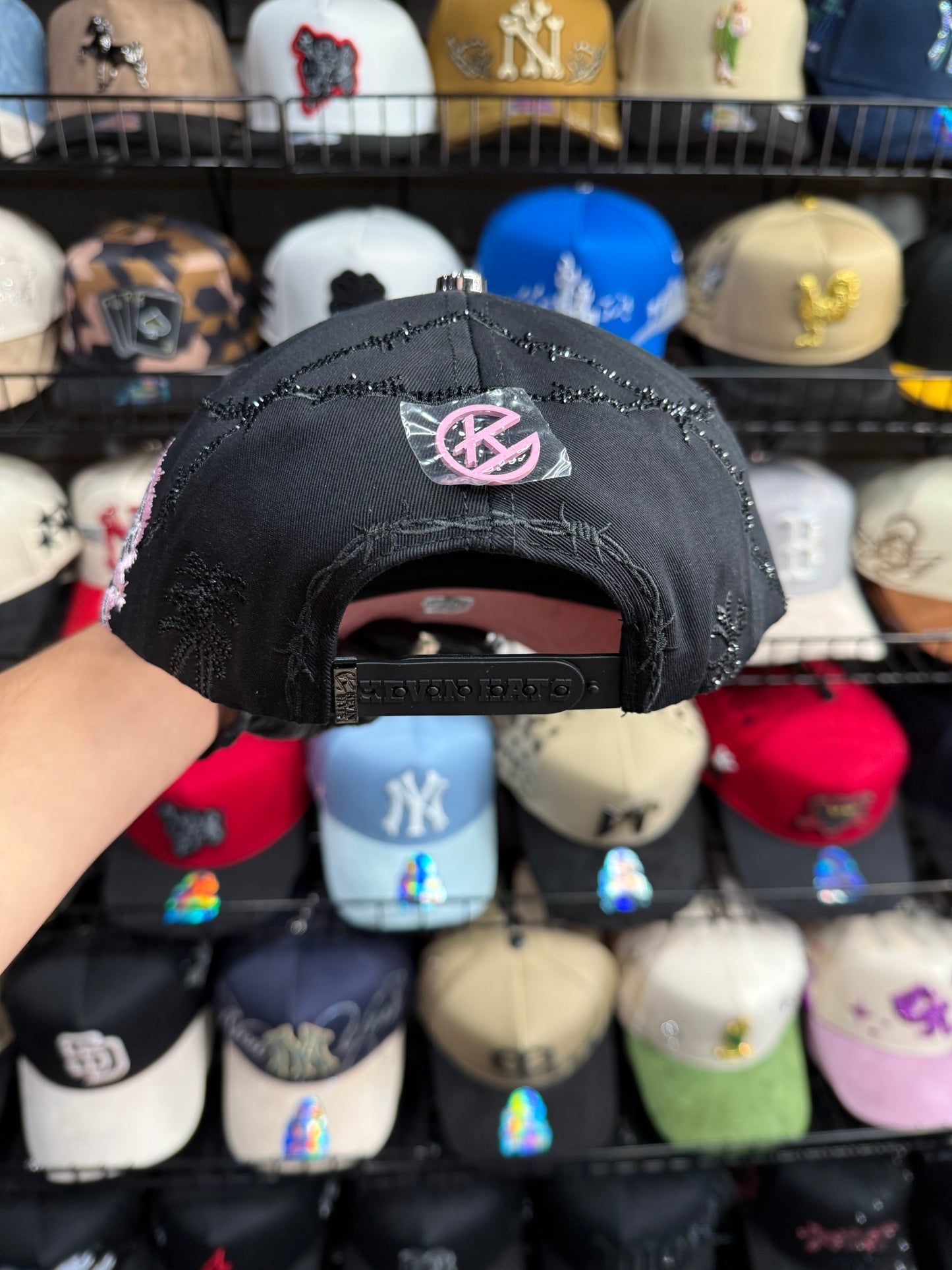 LA black-pink cap
