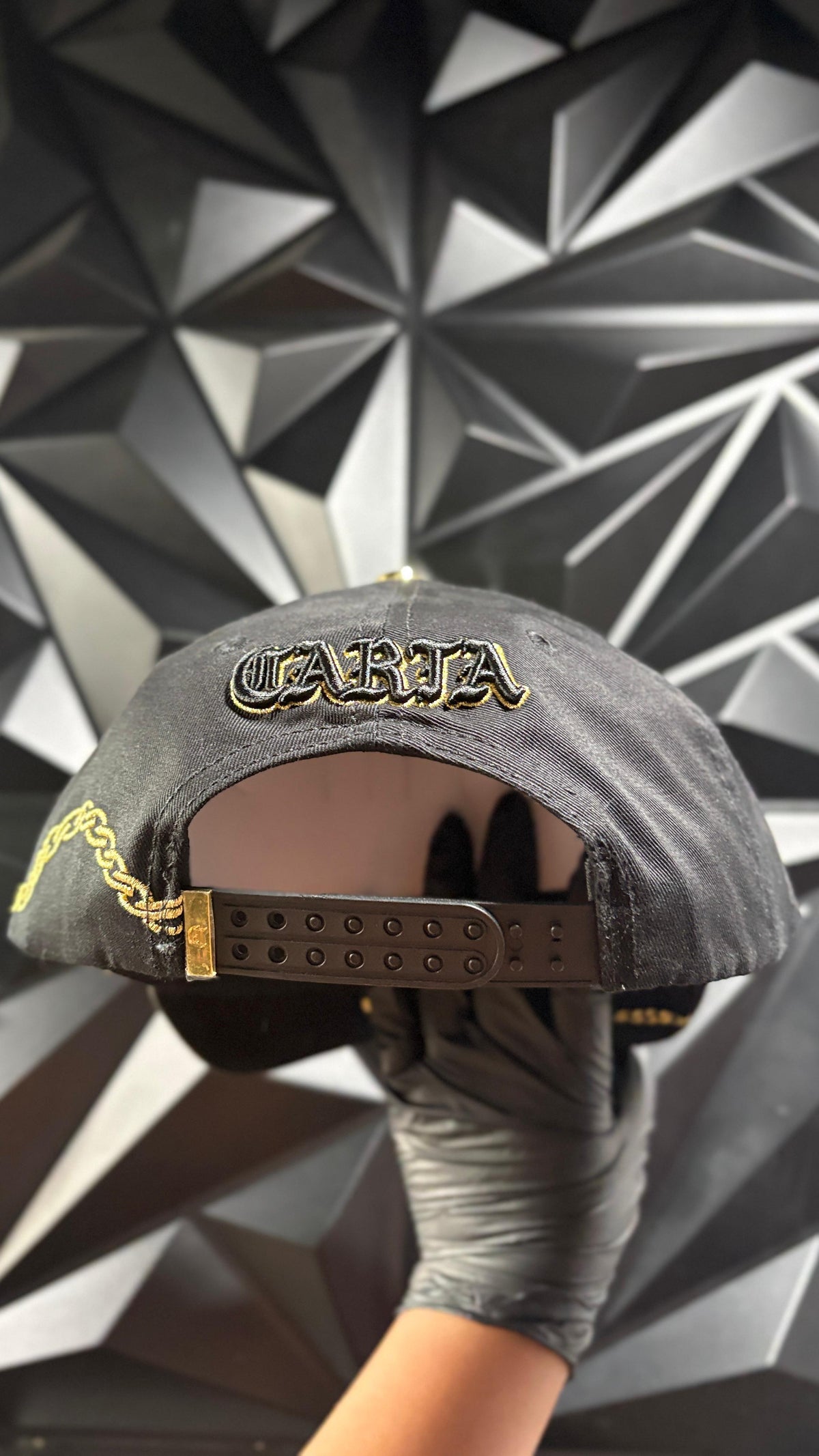 LA chain ⛓️‍💥 negro-dorado cap 🧢