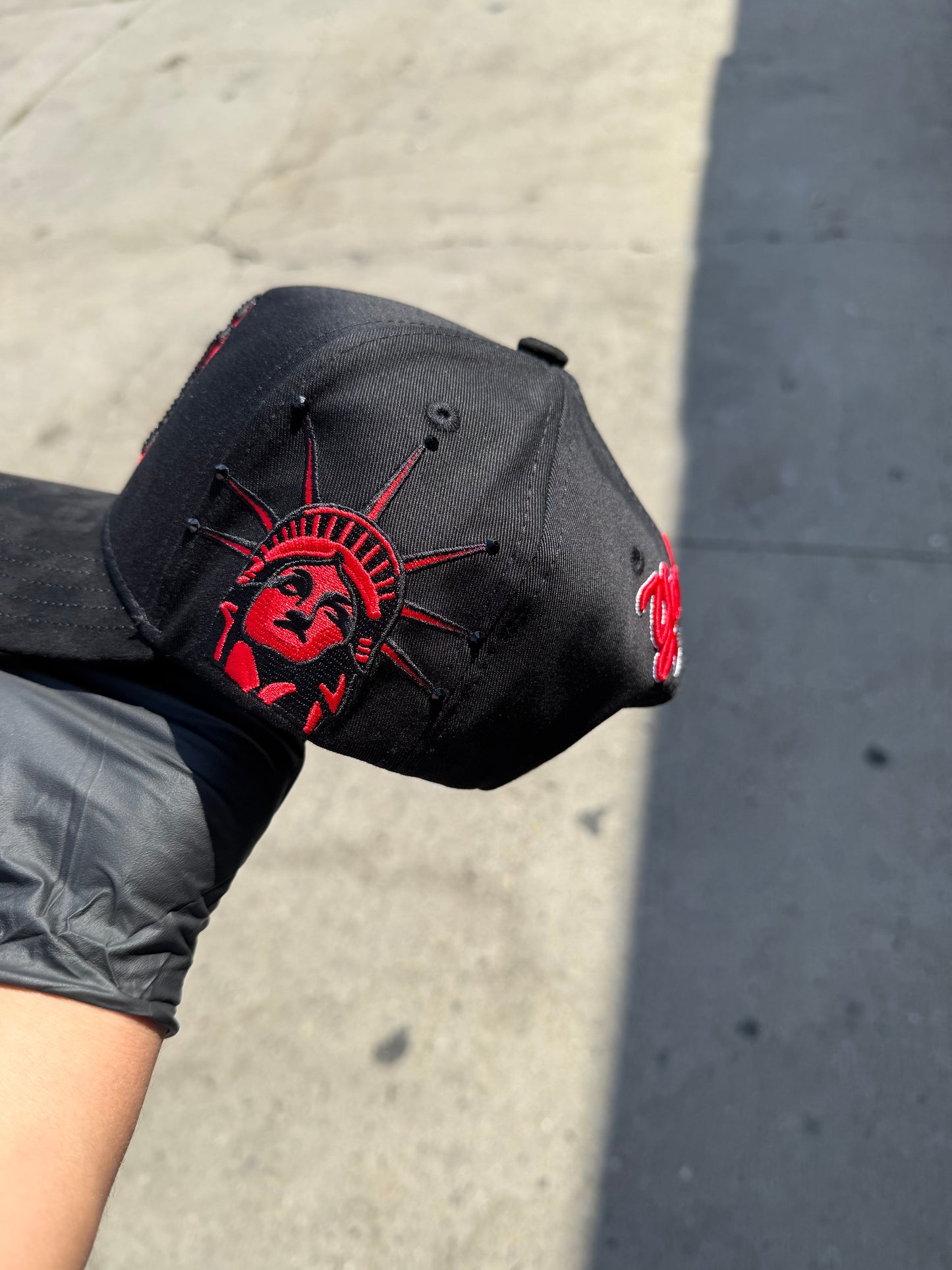 NY Black Red Cap