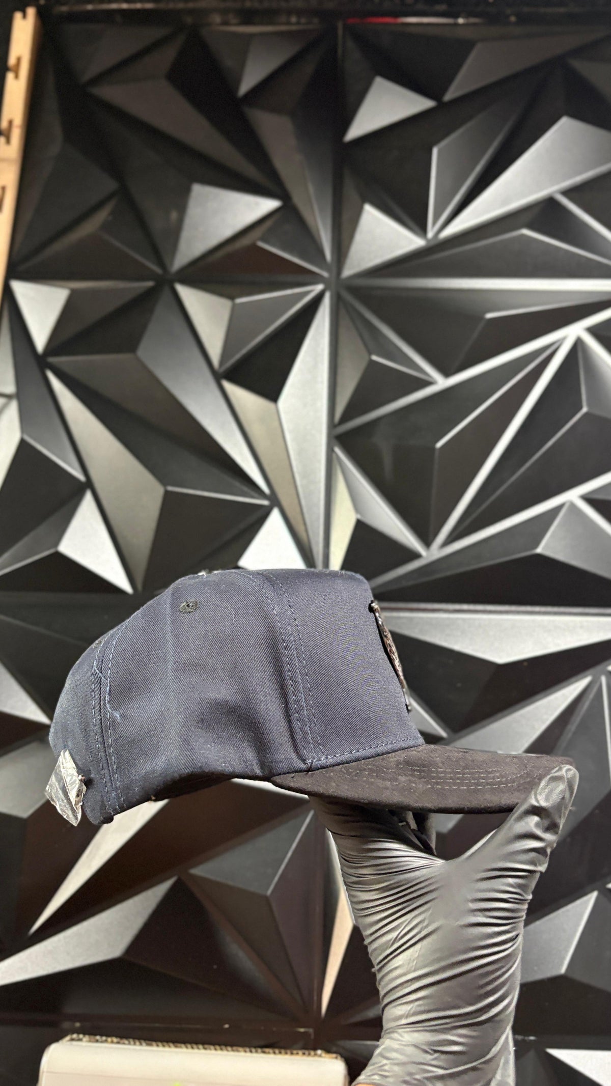 El gallo🐓🐓azul-negro cap 🧢