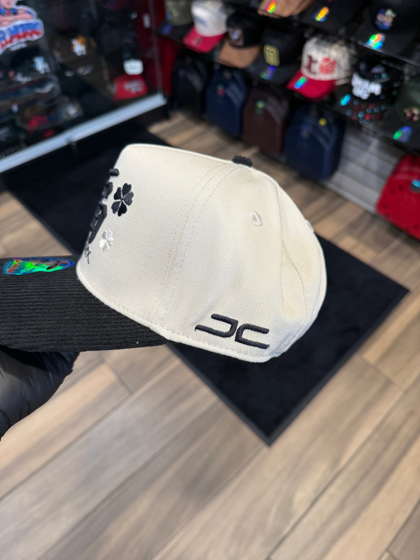 JC Hats letras chinas