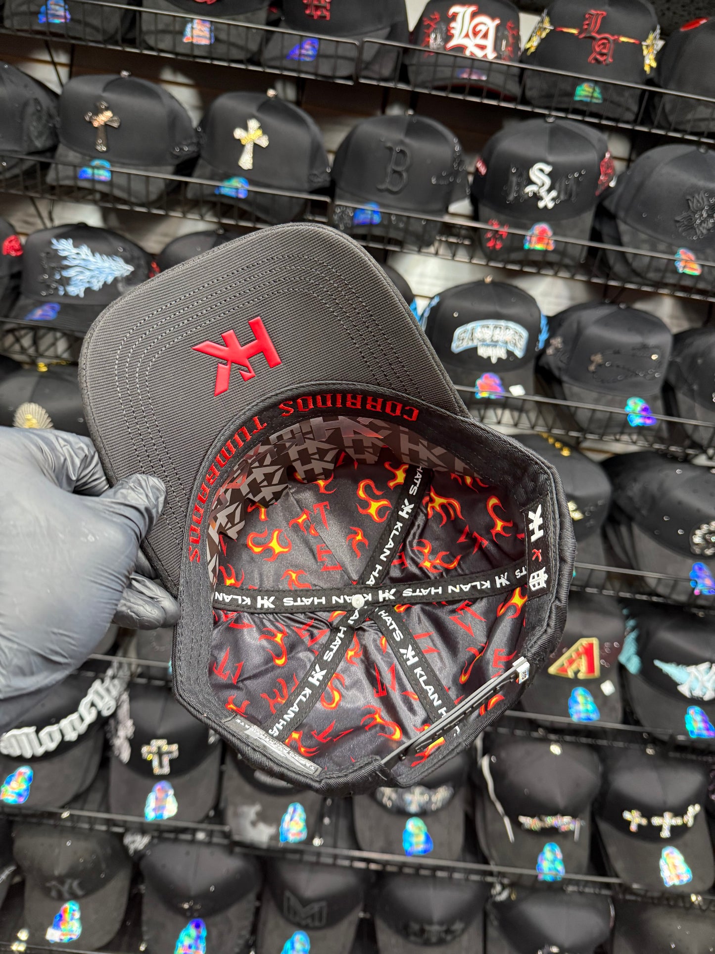 Ct Black-Red Cap