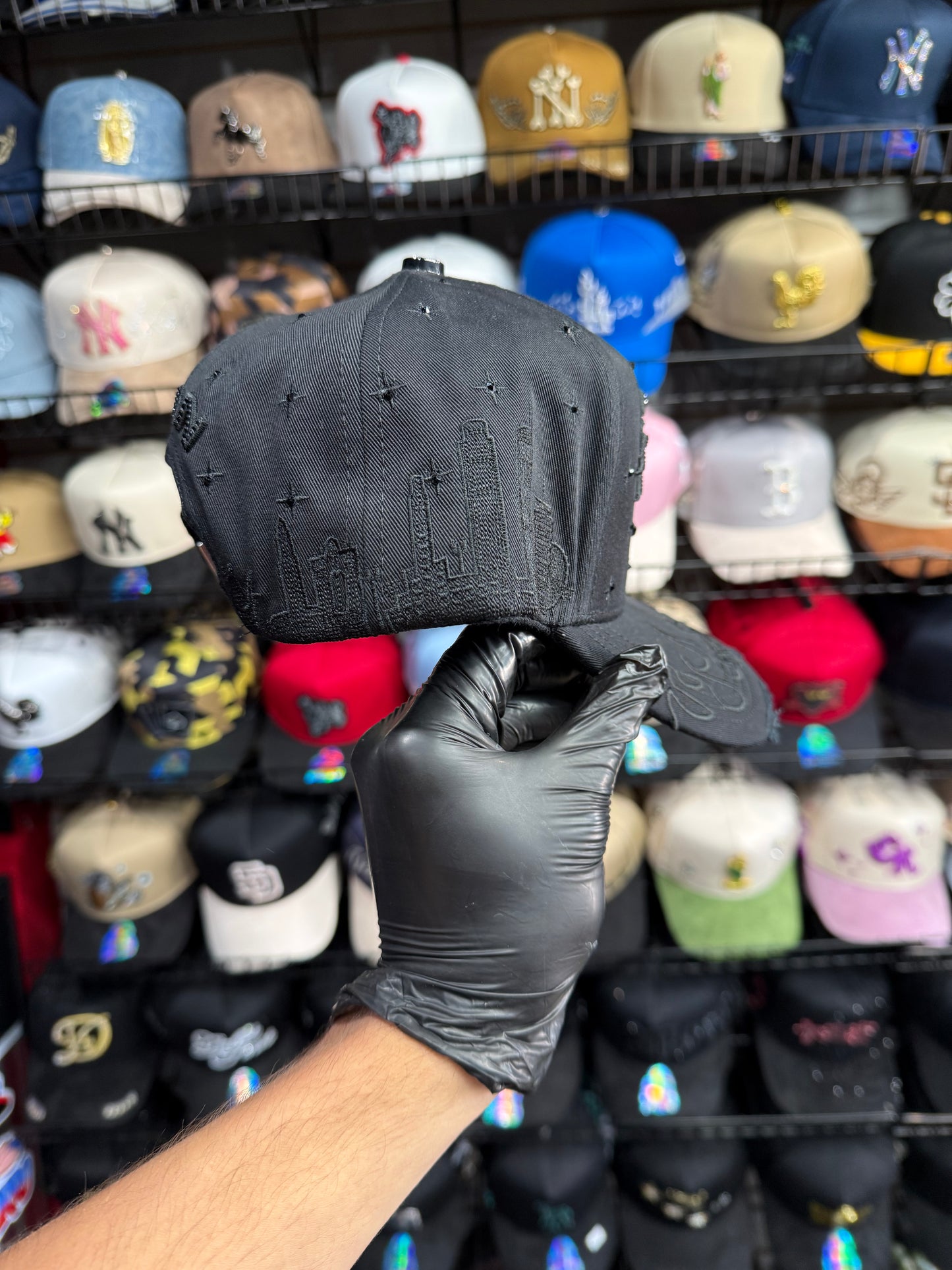 LA total black cap