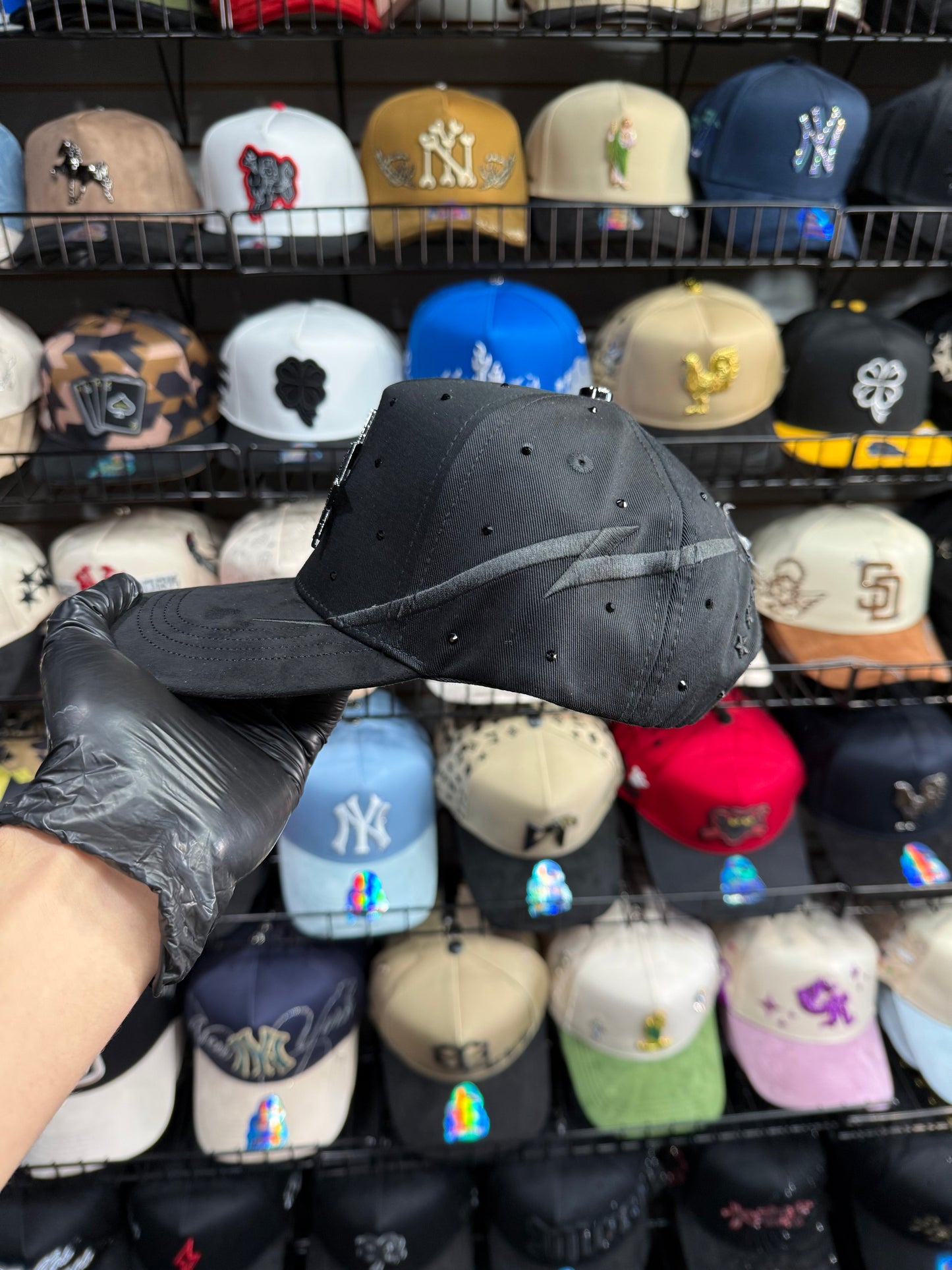 3 Estrellas total black cap