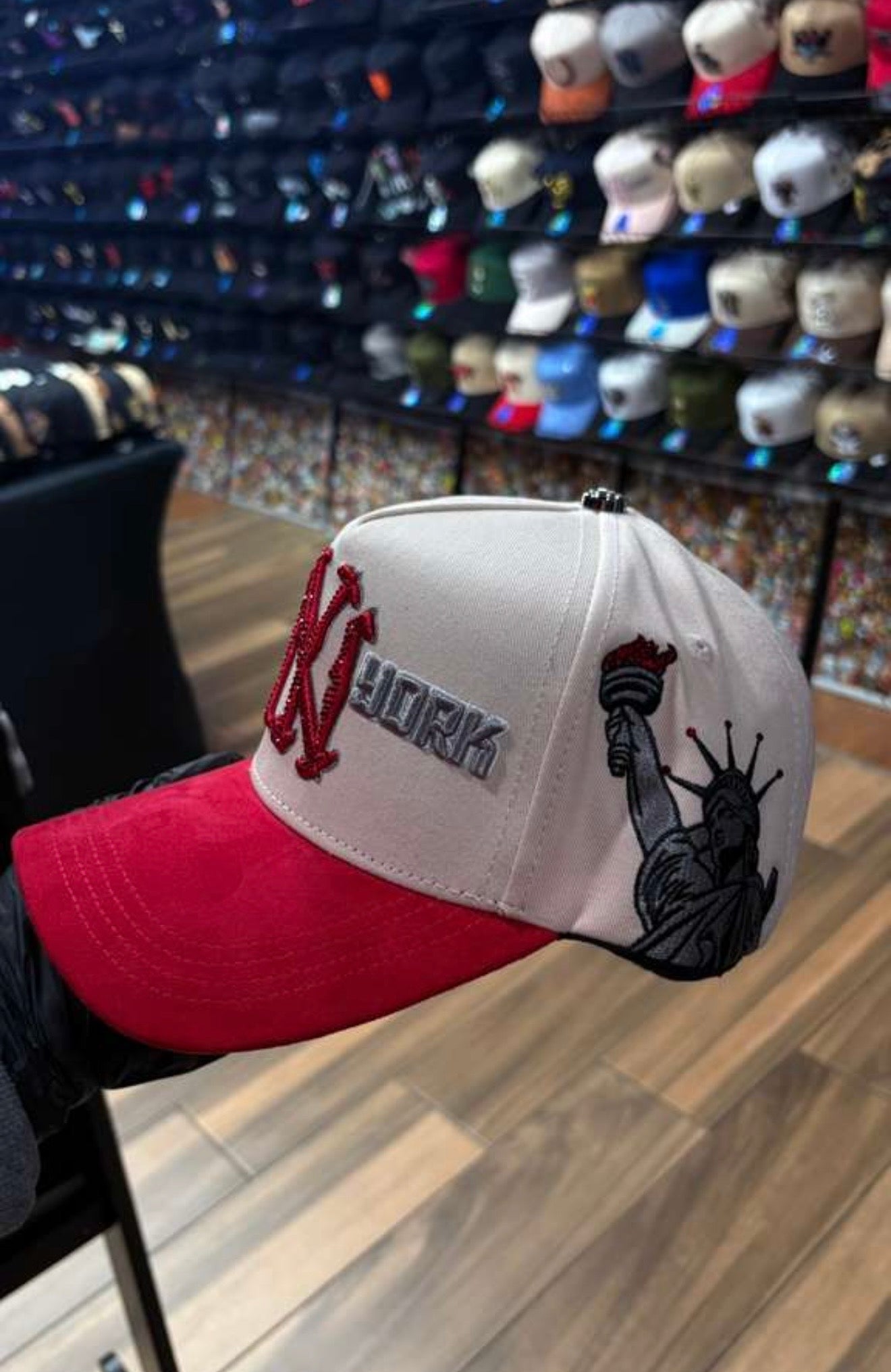 NY White Red Hat