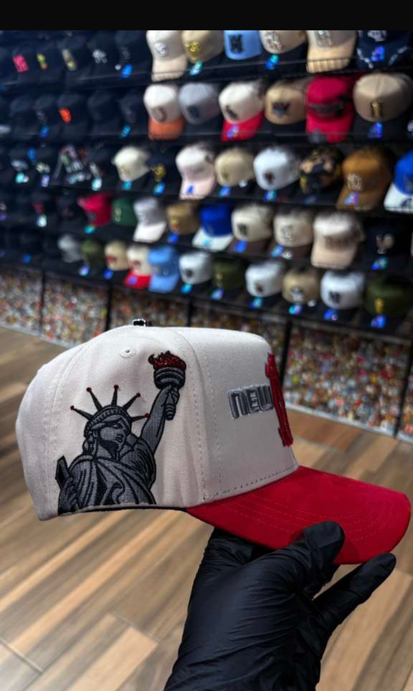 NY White Red Hat