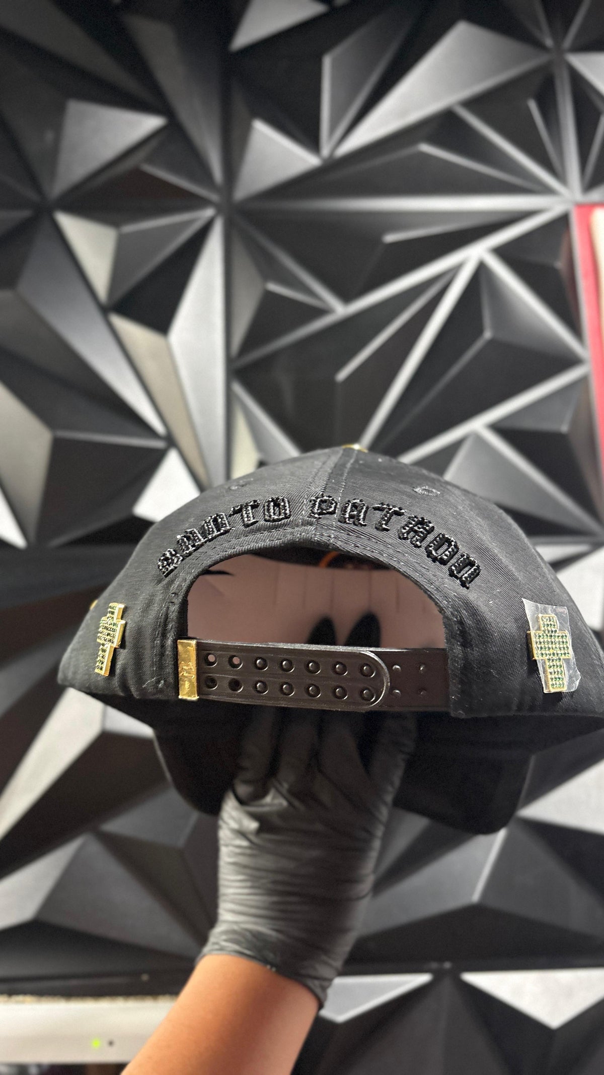 San Judas negro dorado cap 🧢