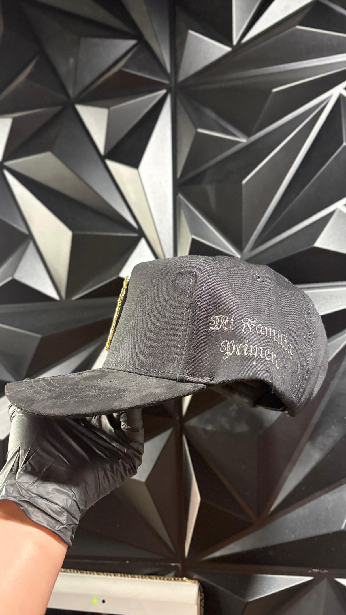 San Judas negro dorado cap 🧢
