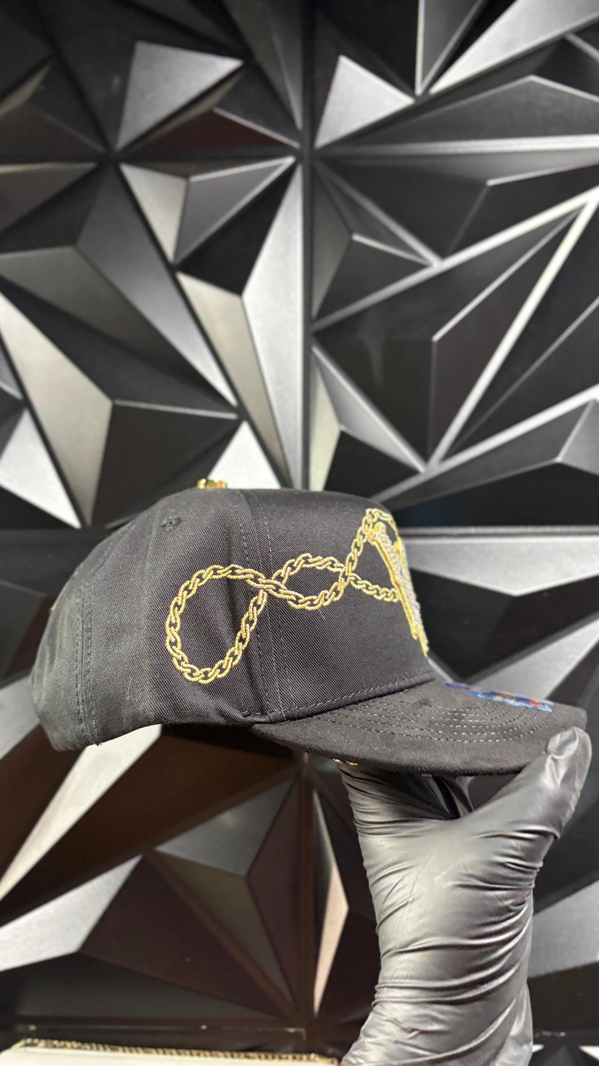 LA chain ⛓️‍💥 negro-dorado cap 🧢